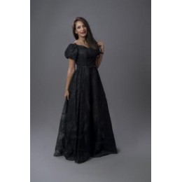 فستان طويل بأكمام منفوخة 